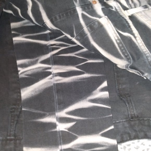 Guess XL or can Fit L Black and White Tie Dye - Picture 3 of 3